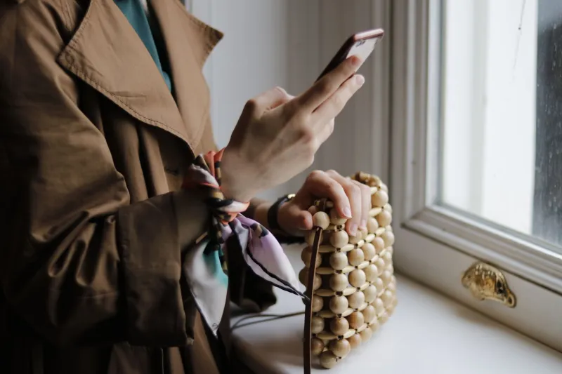 When Luxury Meets the Algorithm: Saint Laurent Handbags in the Age of the Shared Moment